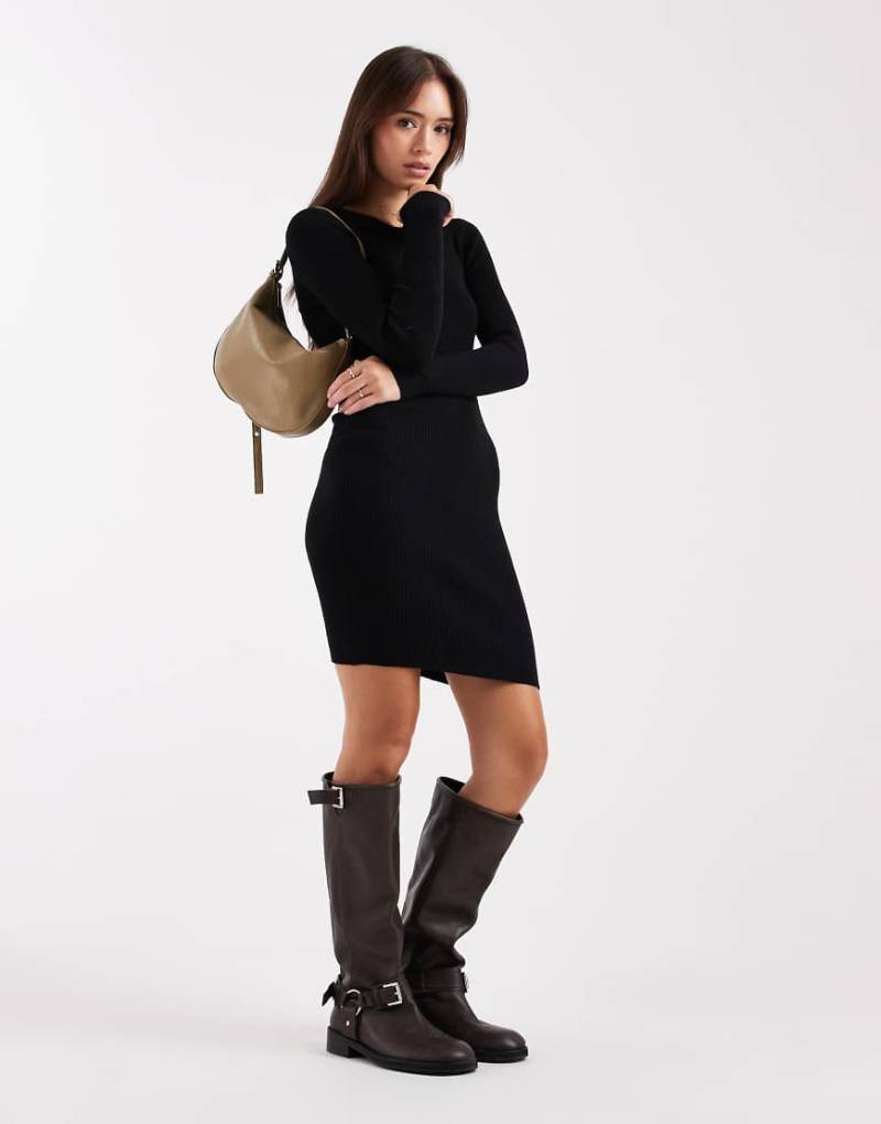 Pieces - Geripptes Mini-Pulloverkleid in Schwarz von Pieces