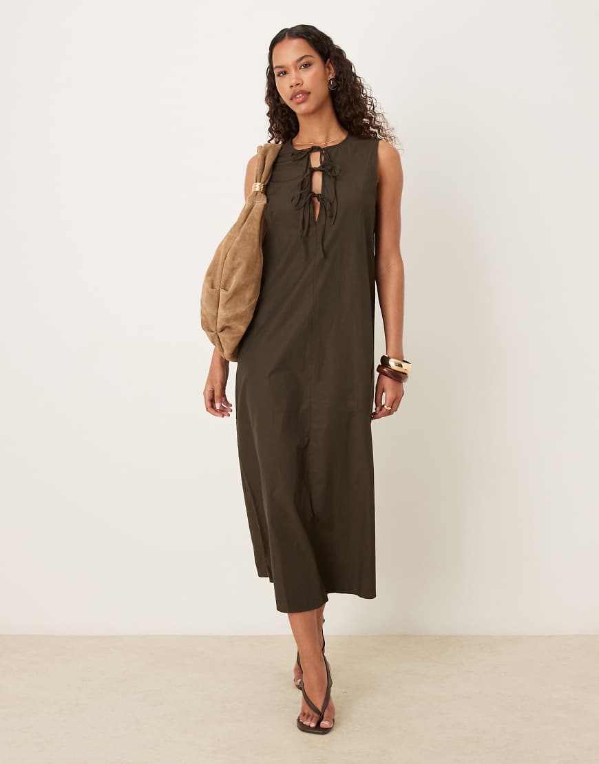 Pieces - Gewebtes Midikleid in Schokobraun mit gebundener Vorderseite von Pieces