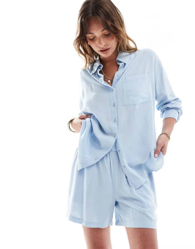 Pieces - Hemd in Hellblau mit Leinenanteil in Pastellblau, Kombiteil von Pieces