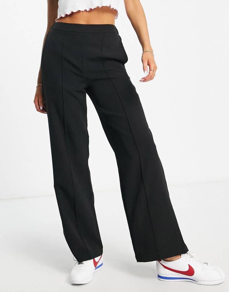 Pieces - Hose in Schwarz mit weitem Bein und Ziernaht von Pieces