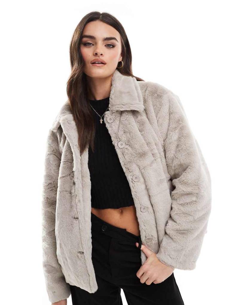 Pieces - Jacke aus Kunstfell in Grau von Pieces