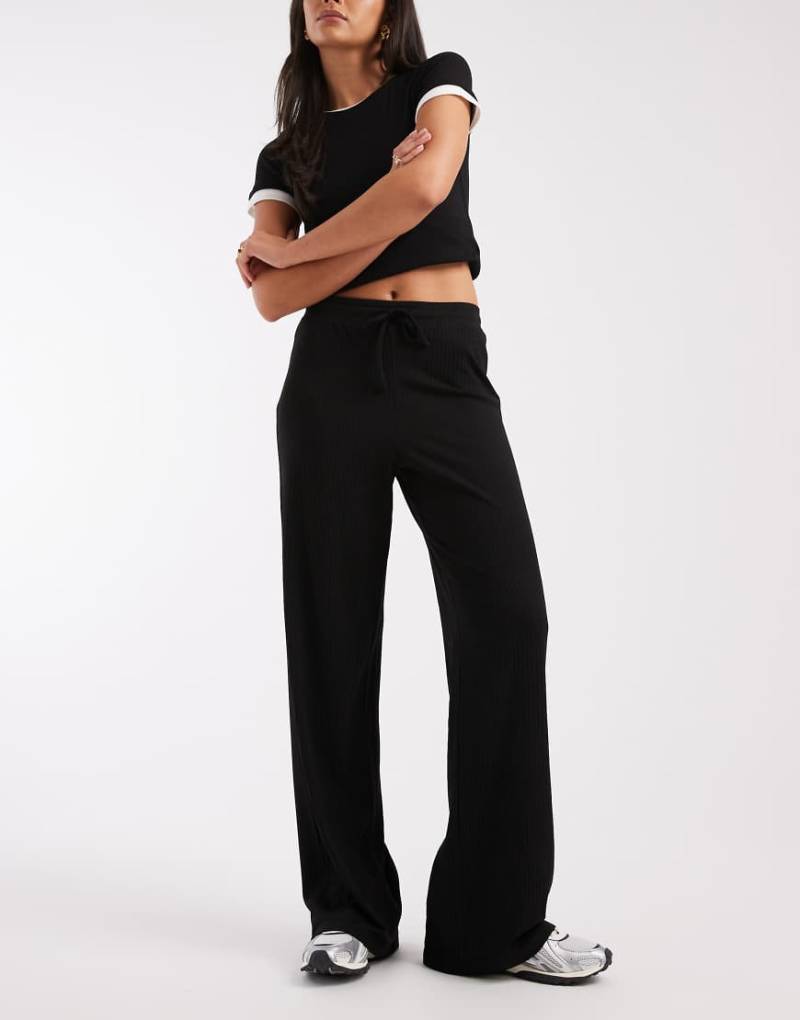 Pieces - Jersey-Hose in Schwarz mit mittelhohem Bund und weitem Bein von Pieces