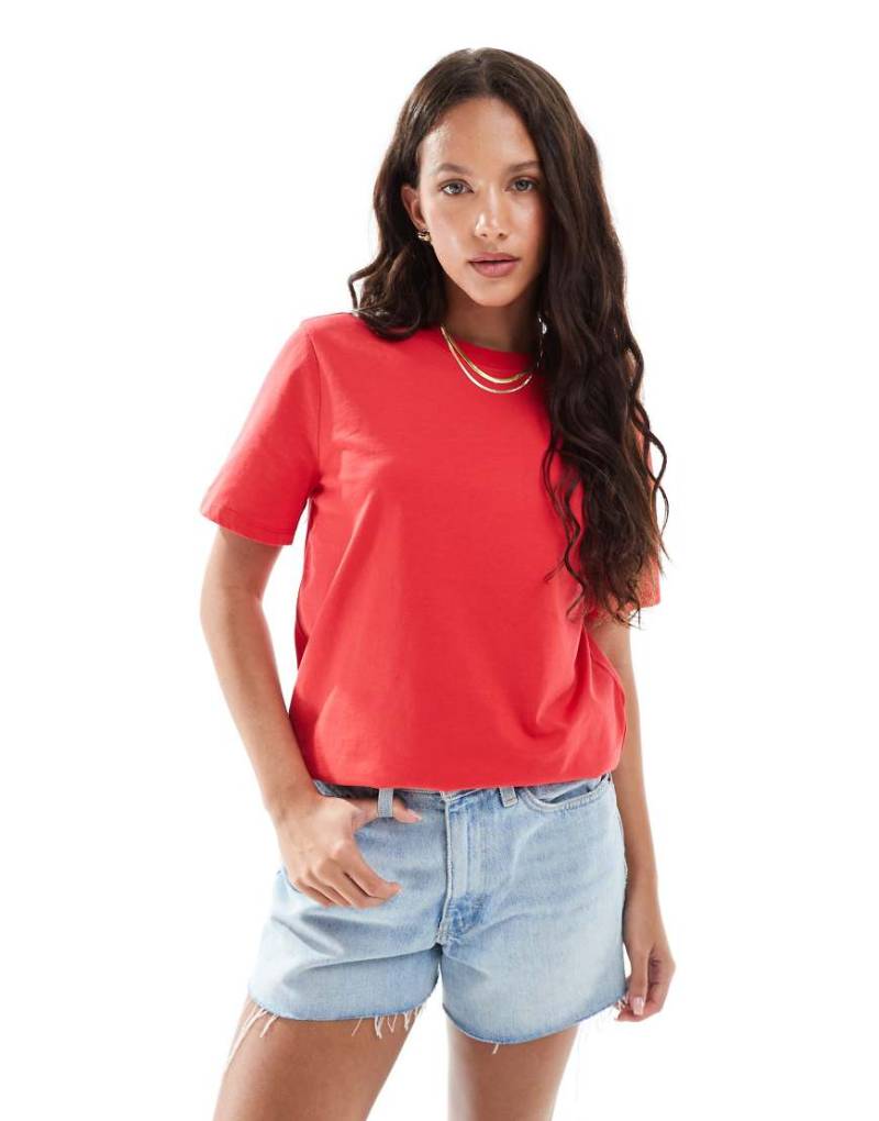 Pieces - Kastiges T-Shirt in Rot von Pieces