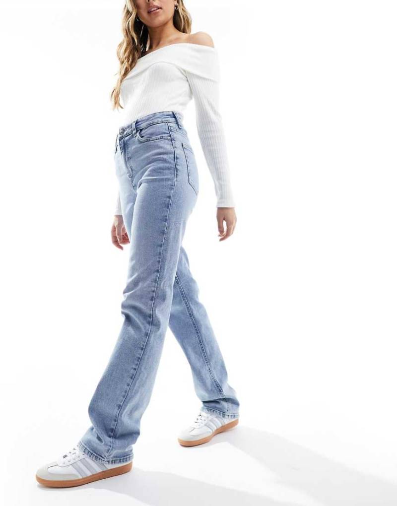 Pieces - Kelly - Gerade geschnittene Jeans in Hellblau mit hohem Bund von Pieces