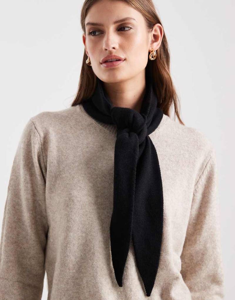 Pieces - Kleiner Dreiecks-Strickschal in Schwarz von Pieces