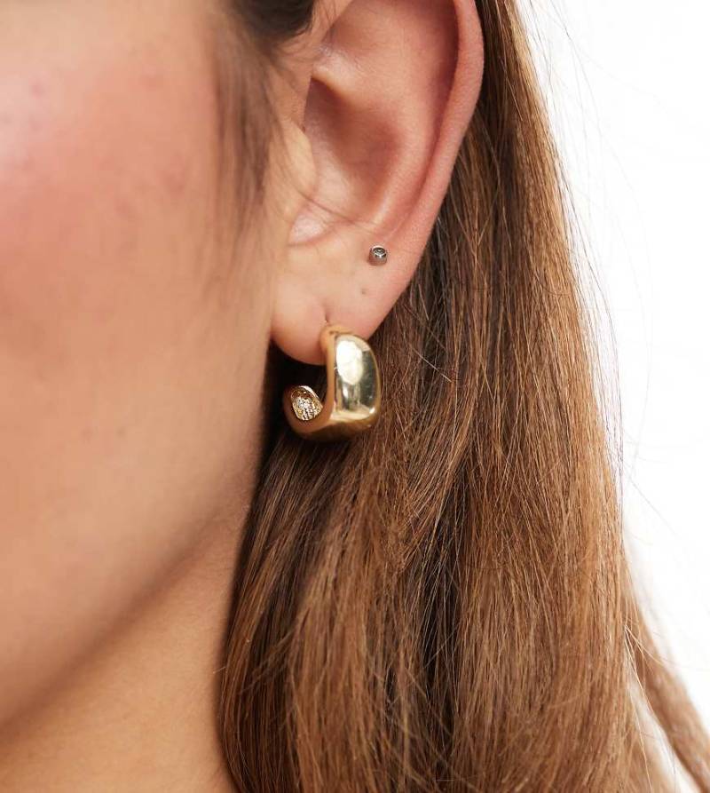 Pieces - Klobige Creolen in Goldoptik-Goldfarben von Pieces