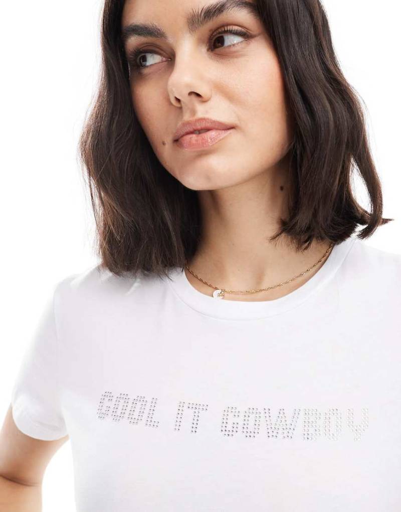 Pieces - Knapp geschnittenes T-Shirt in Weiß mit „Cool it Cowboy"-Grafik aus Glitzersteinen von Pieces