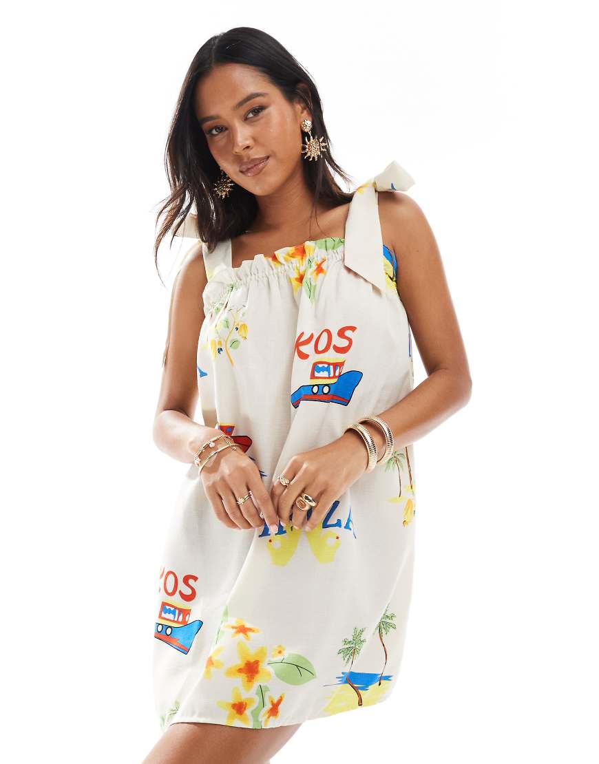 Pieces - Kurzes Camisole-Hängerkleid mit Schriftprints auf Untergrund in Creme mit Bindeträgern-Gelb von Pieces