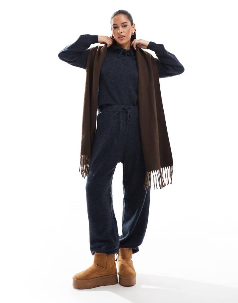 Pieces - Kuschelige Strick-Jogginghose in Marineblau meliert mit Bündchen, Kombiteil von Pieces