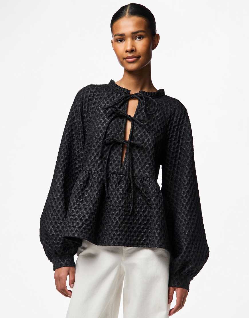 Pieces - Langärmlige Bluse in Schwarz Pieces - Langärmlige Bluse in Schwarz von Pieces