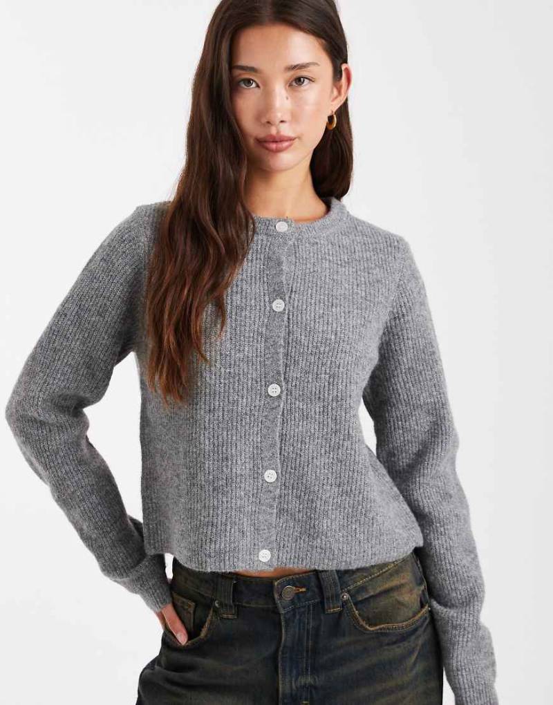 Pieces - Langärmlige Strickjacke aus weichem Strick in Mittelgrau meliert von Pieces