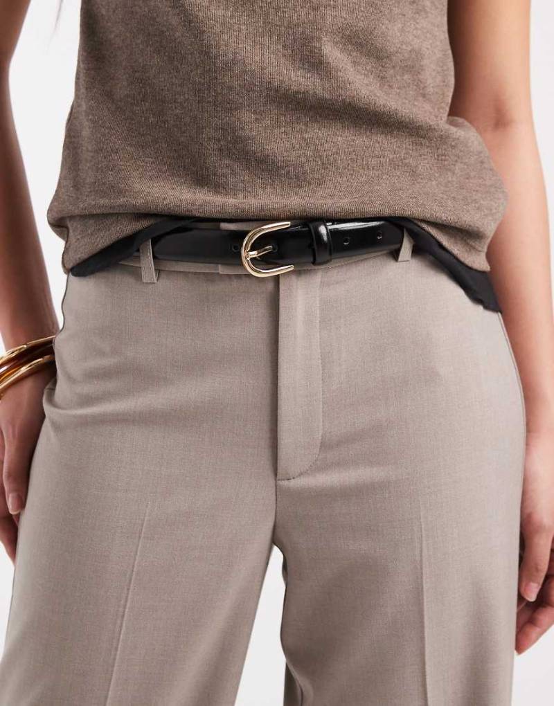 Pieces - Ledergürtel in Schwarz mit goldfarbener Schnalle von Pieces