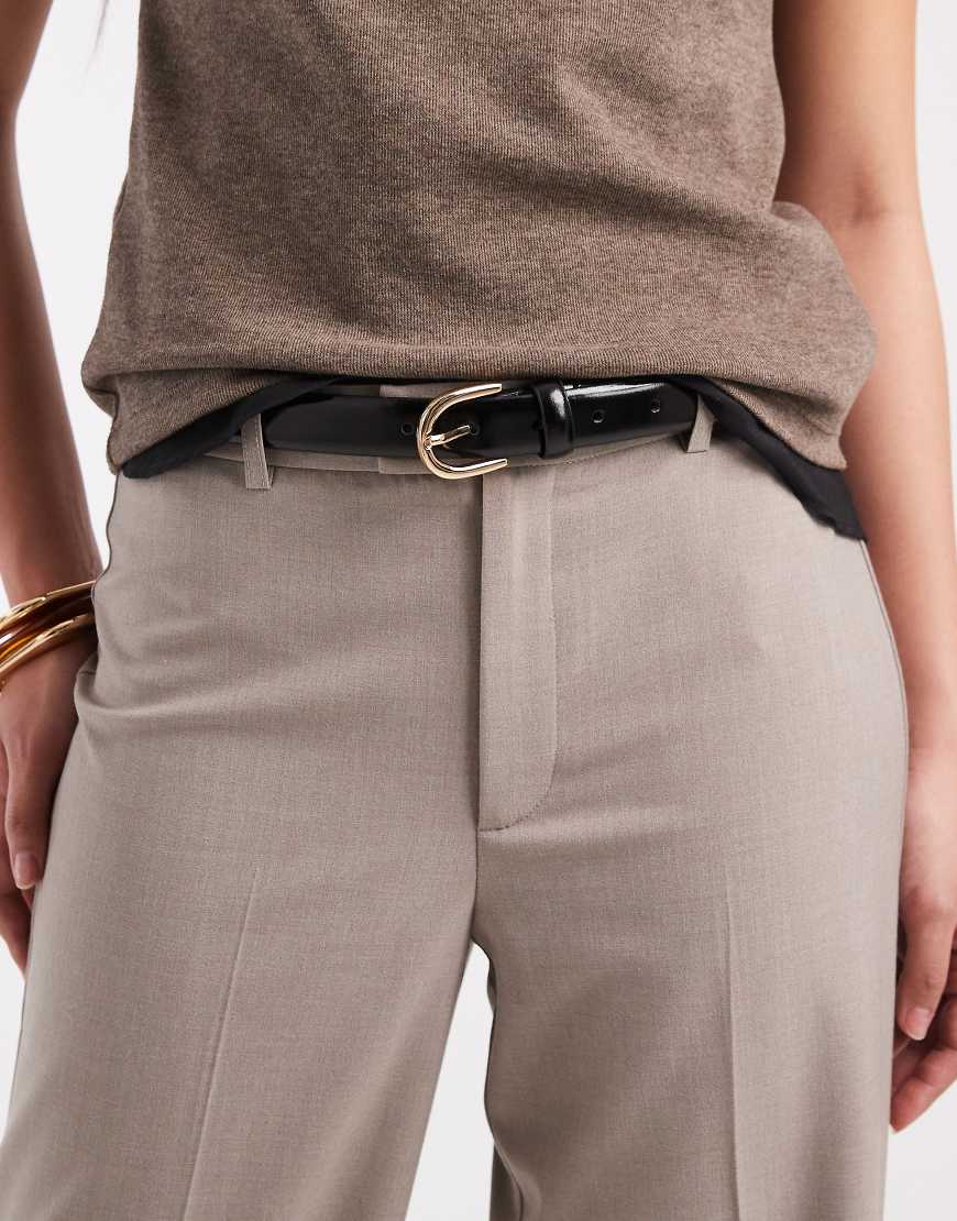 Pieces - Ledergürtel in Schwarz mit goldfarbener Schnalle von Pieces