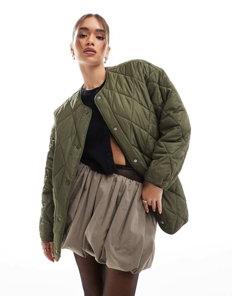 Pieces - Leichte Steppjacke in Khaki-Grün Pieces - Leichte Steppjacke in Khaki-Grün von Pieces