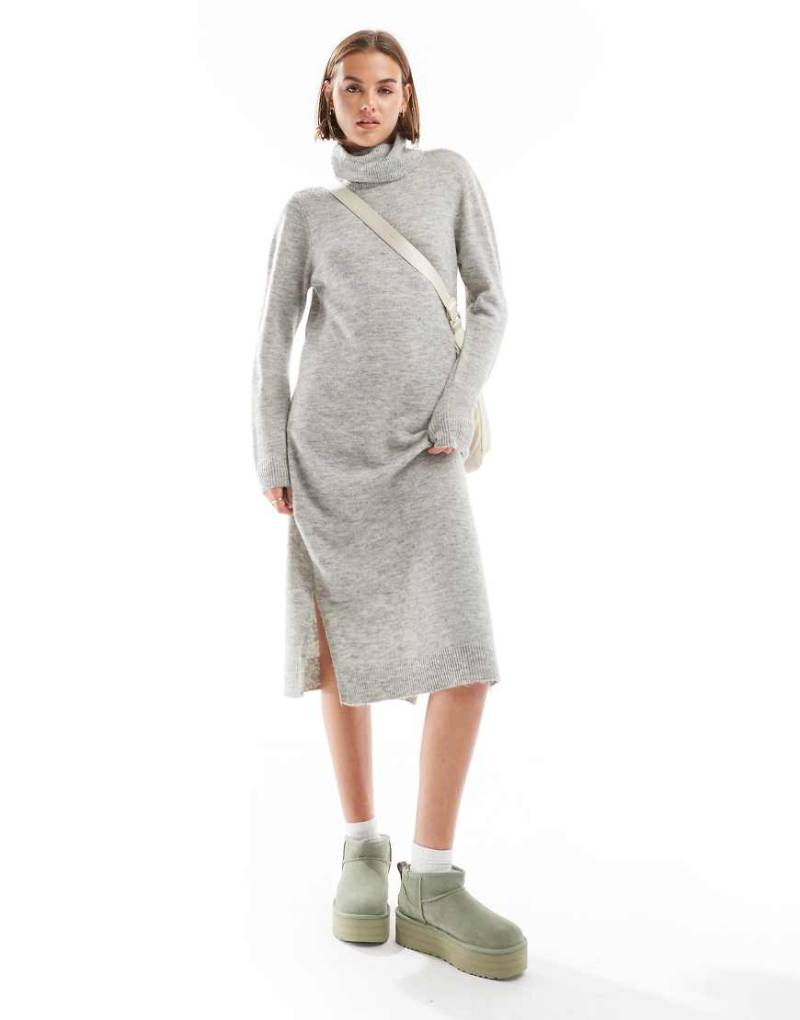 Pieces - Maxi-Pulloverkleid in Hellgrau meliert mit Rollkragen von Pieces