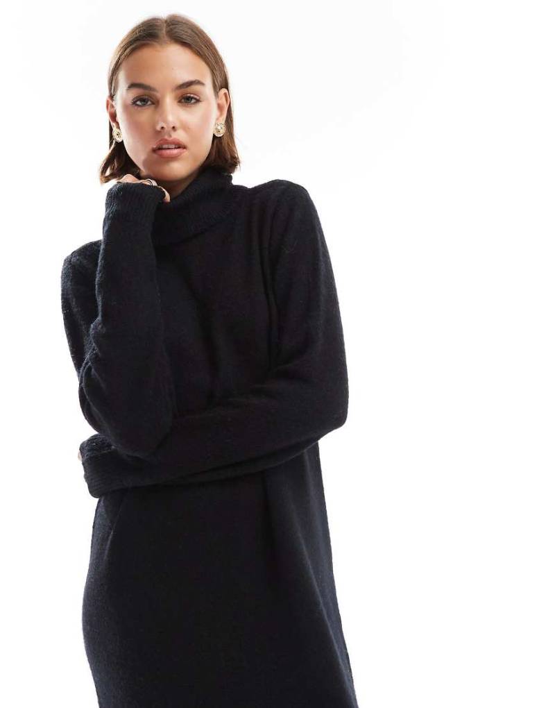 Pieces - Maxi-Pulloverkleid in Schwarz mit Rollkragen von Pieces