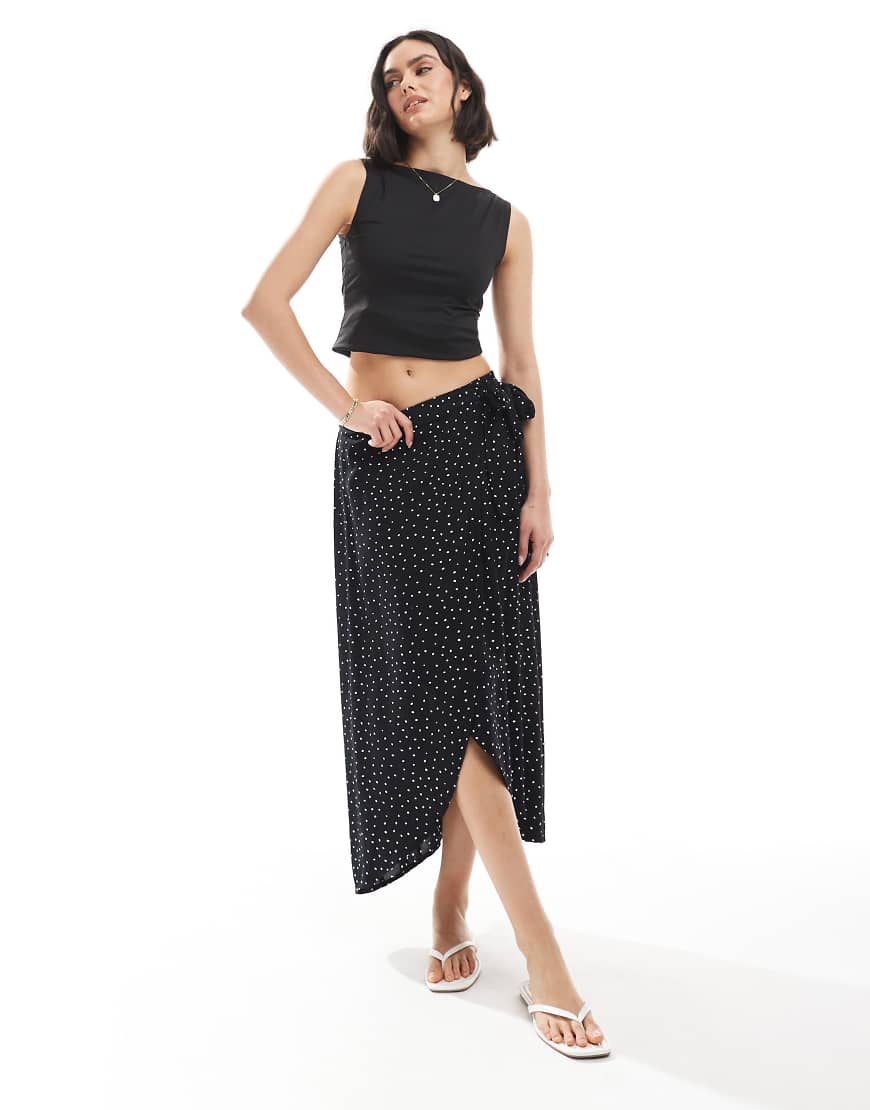 Pieces - Midi-Wickelrock Schwarz mit Punktemuster von Pieces