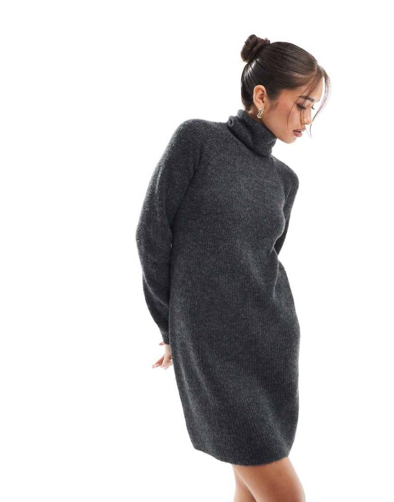 Pieces - Mini-Pulloverkleid in Dunkelgrau mit Rollkragen von Pieces
