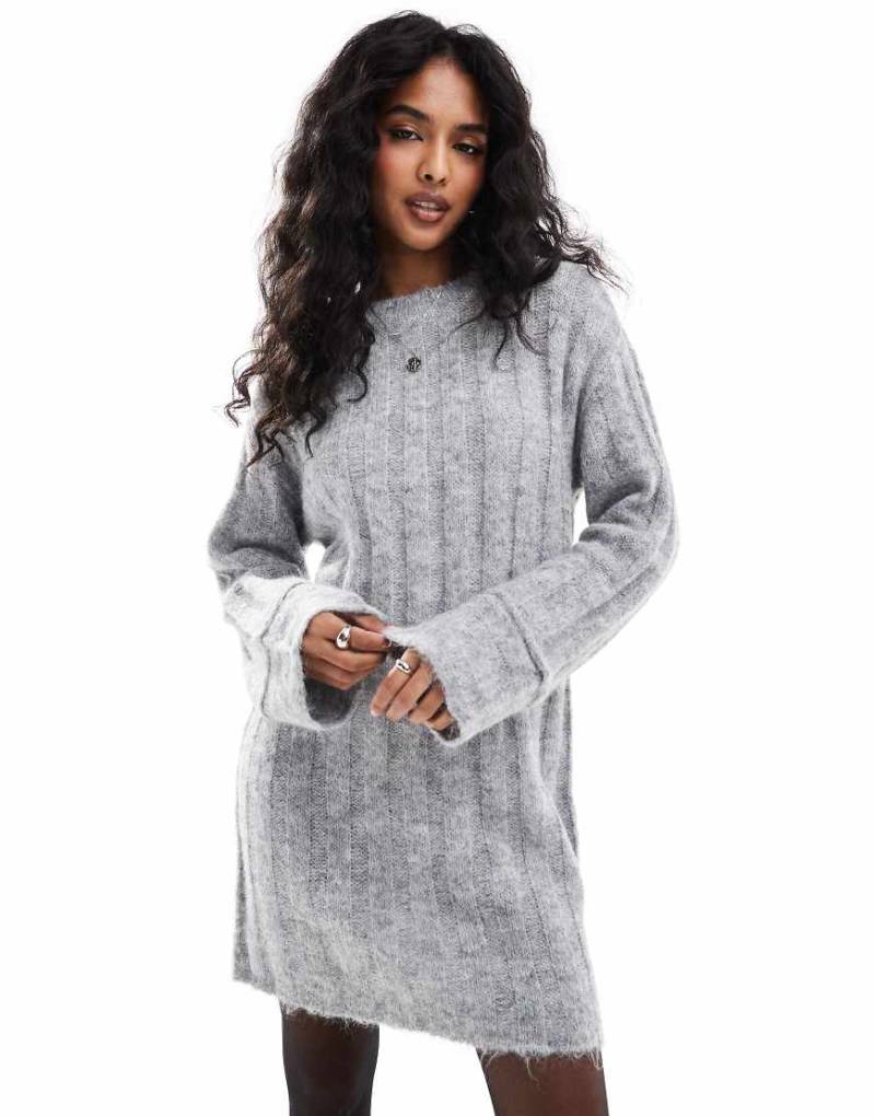 Pieces - Mini-Strickkleid in meliertem Mittelgrau mit weiten Ärmeln von Pieces