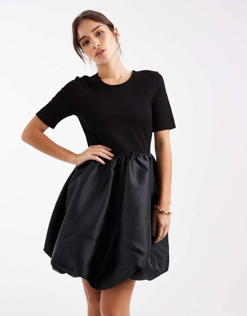 Pieces - Minikleid in Schwarz mit Ballonrock aus Satin von Pieces