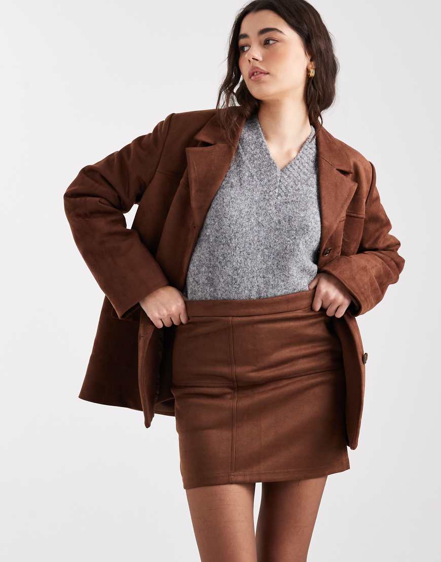 Pieces - Minirock aus Wildlederimitat in Mittelbraun, Kombiteil-Neutral von Pieces