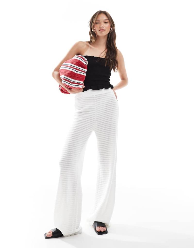 Pieces - Mix and Match - Self - Strick-Hose in Wollweiß mit Streifen und weitem Bein von Pieces
