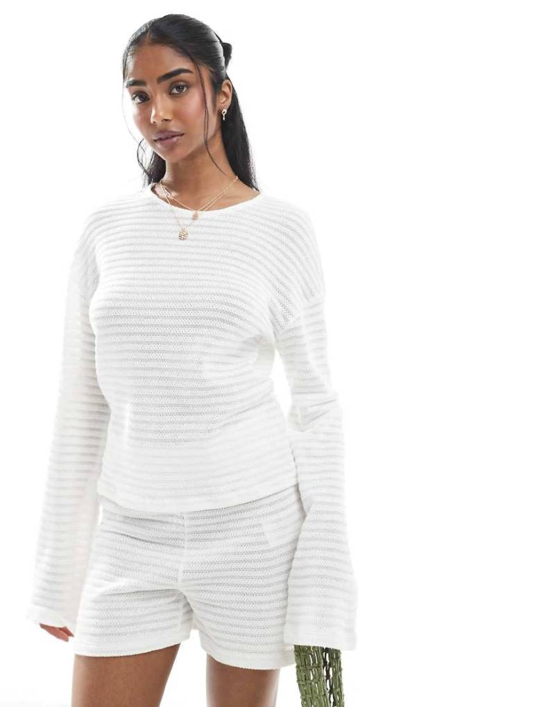 Pieces - Mix and Match - Self - Strick-Oberteil in Wollweiß mit Streifen und weiten Ärmeln von Pieces