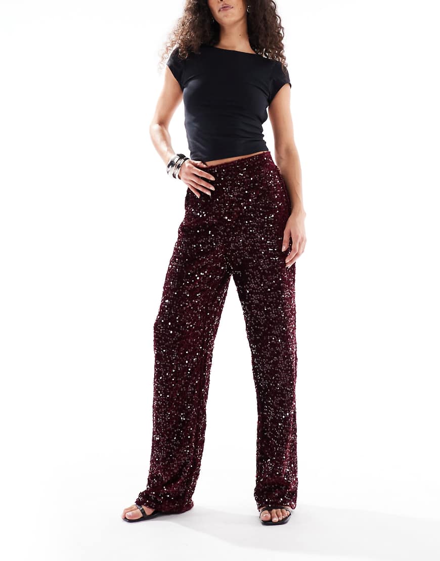 Pieces - Pailletten-Hose aus Velours in Burgunderrot mit weitem Bein Pieces - Pailletten-Hose aus Velours in Burgunderrot mit weitem Bein von Pieces