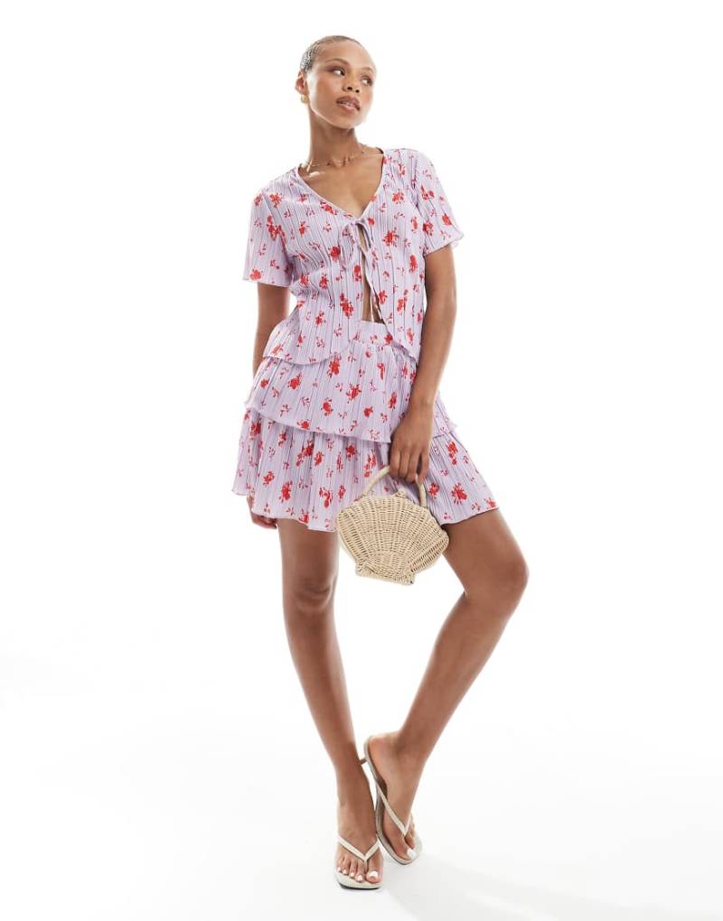 Pieces - Plissierter Minirock in Lavendel mit Stufendesign und Blumenmuster, Kombiteil-Bunt von Pieces