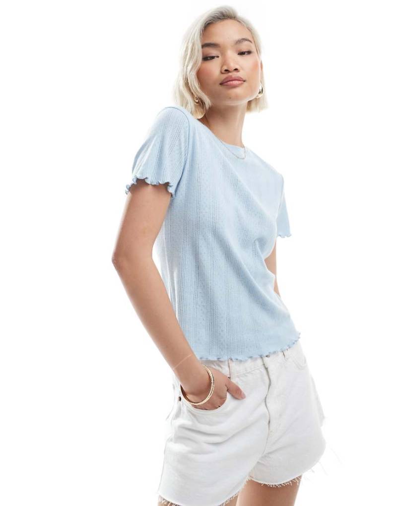 Pieces - Pointelle-T-Shirt in Hellblau mit Overlocknaht Pieces - Pointelle-T-Shirt in Hellblau mit Overlocknaht von Pieces