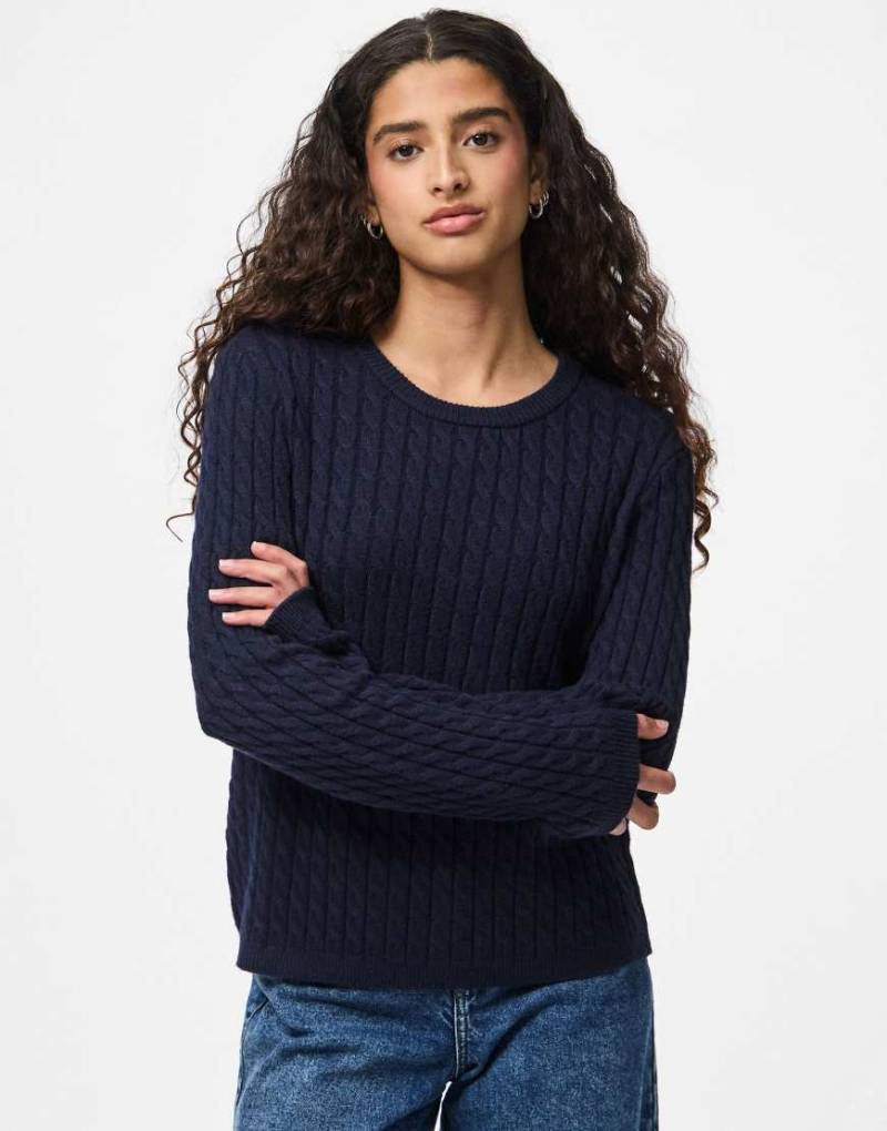 Pieces - Pullover in maritimem Blau von Pieces
