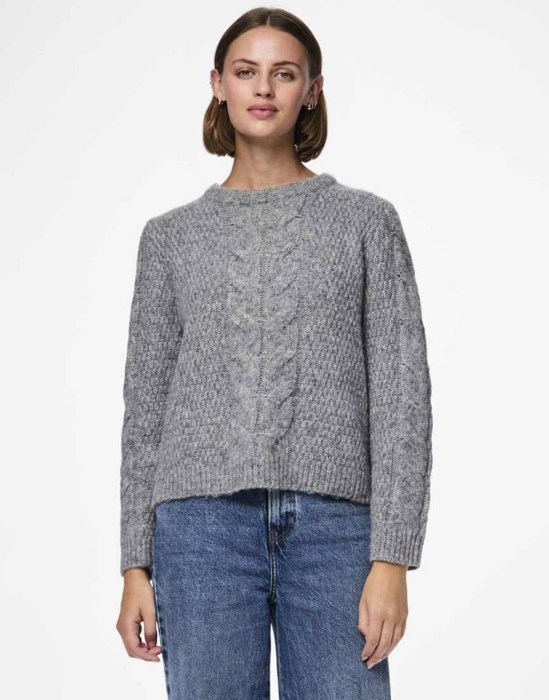 Pieces - Pullover in meliertem Mittelgrau von Pieces