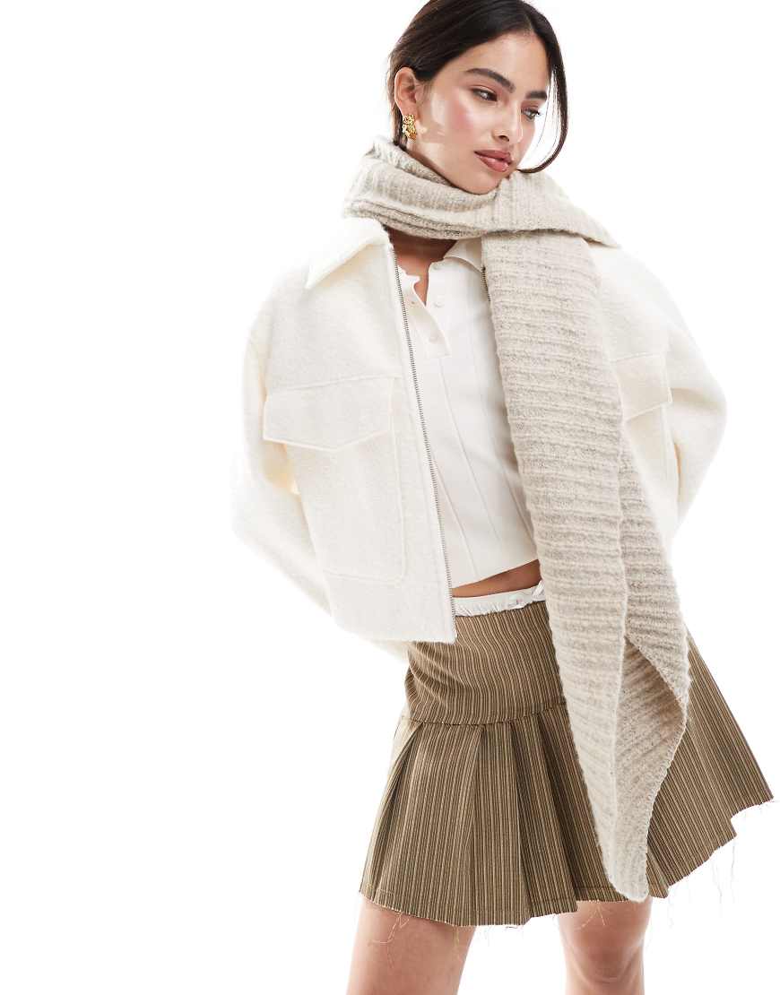 Pieces - Pyron - Flauschiger, gerippter langer Schal in Grau von Pieces