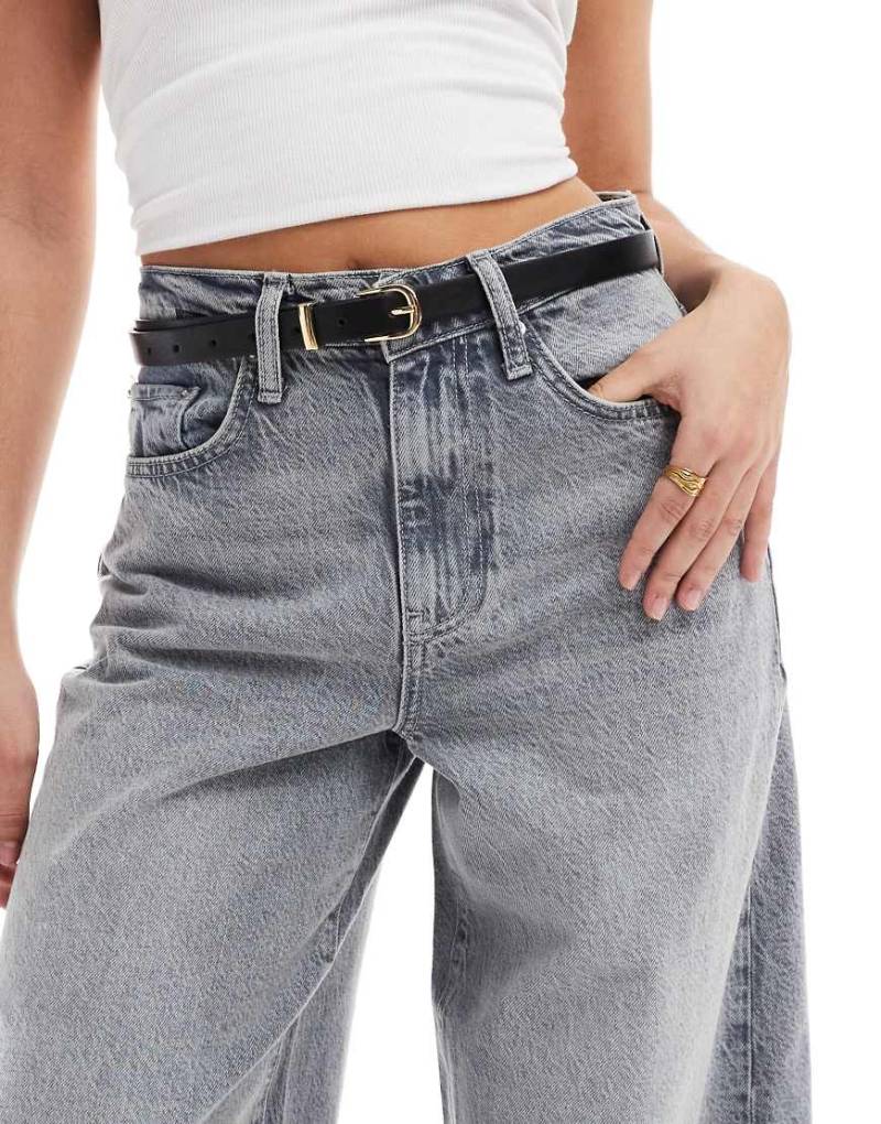 Pieces - Schmaler Gürtel aus Kunstleder in Schwarz von Pieces