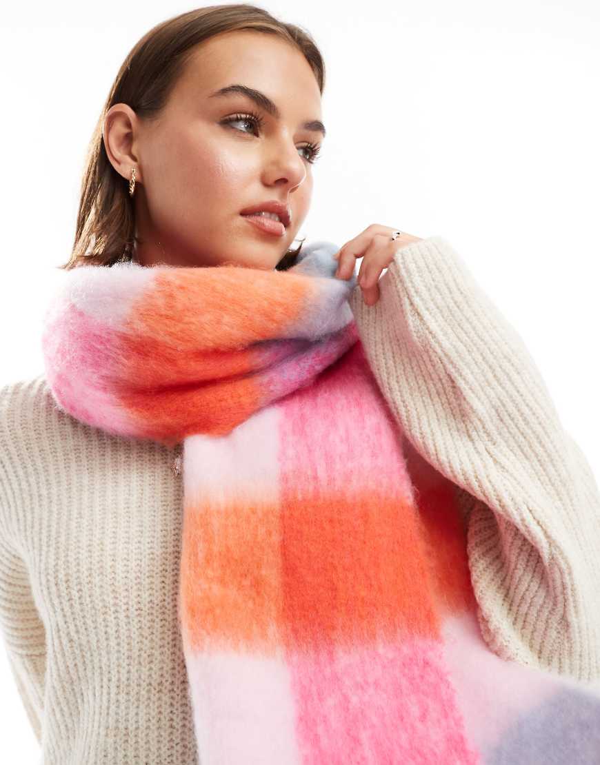 Pieces - Sehr weicher Schal mit mehrfarbigem Karomuster in fröhlichen Farben und Fransen-Bunt von Pieces