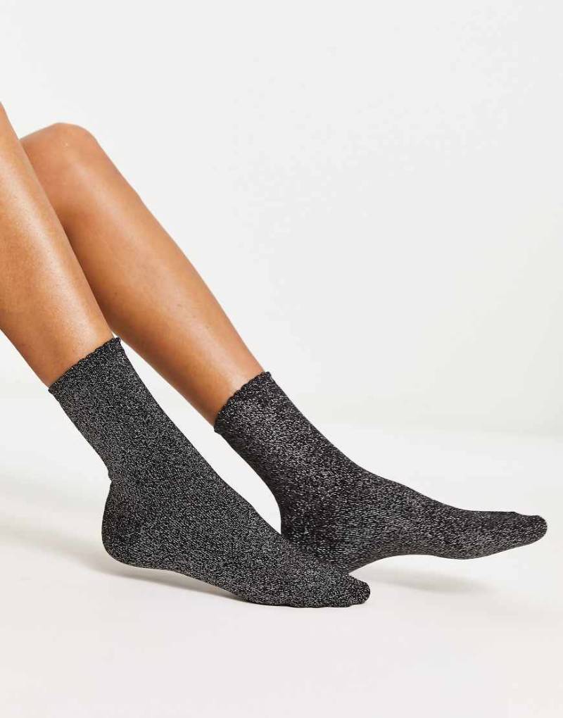 Pieces - Glitzer-Socken in Silber-Schwarz von Pieces