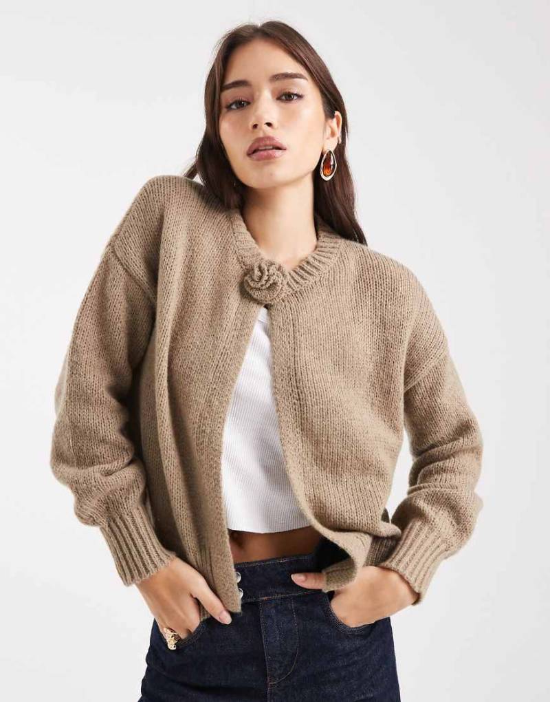 Pieces - Strickjacke in Beige mit Blumenapplikation-Neutral von Pieces