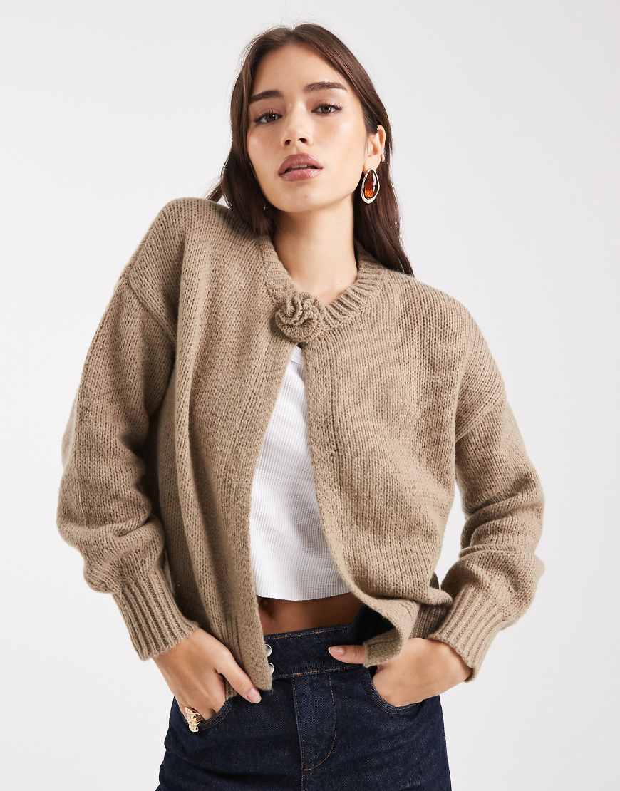 Pieces - Strickjacke in Beige mit Blumenapplikation-Neutral von Pieces