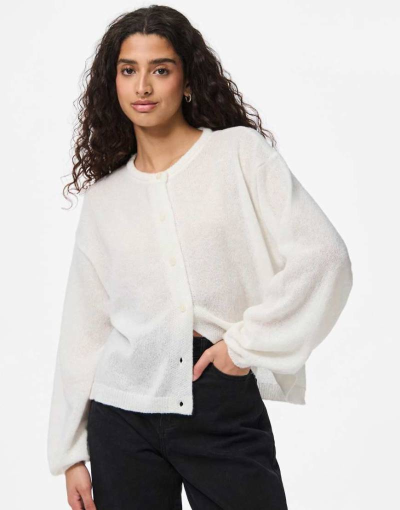 Pieces - Strickjacke in Wolkentänzer-Weiß von Pieces