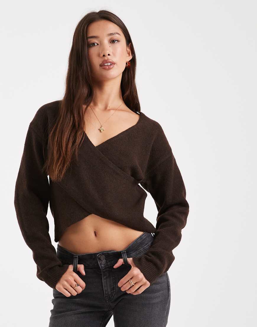 Pieces - Strickpullover in Schokobraun mit Wickel-Front-Brown von Pieces