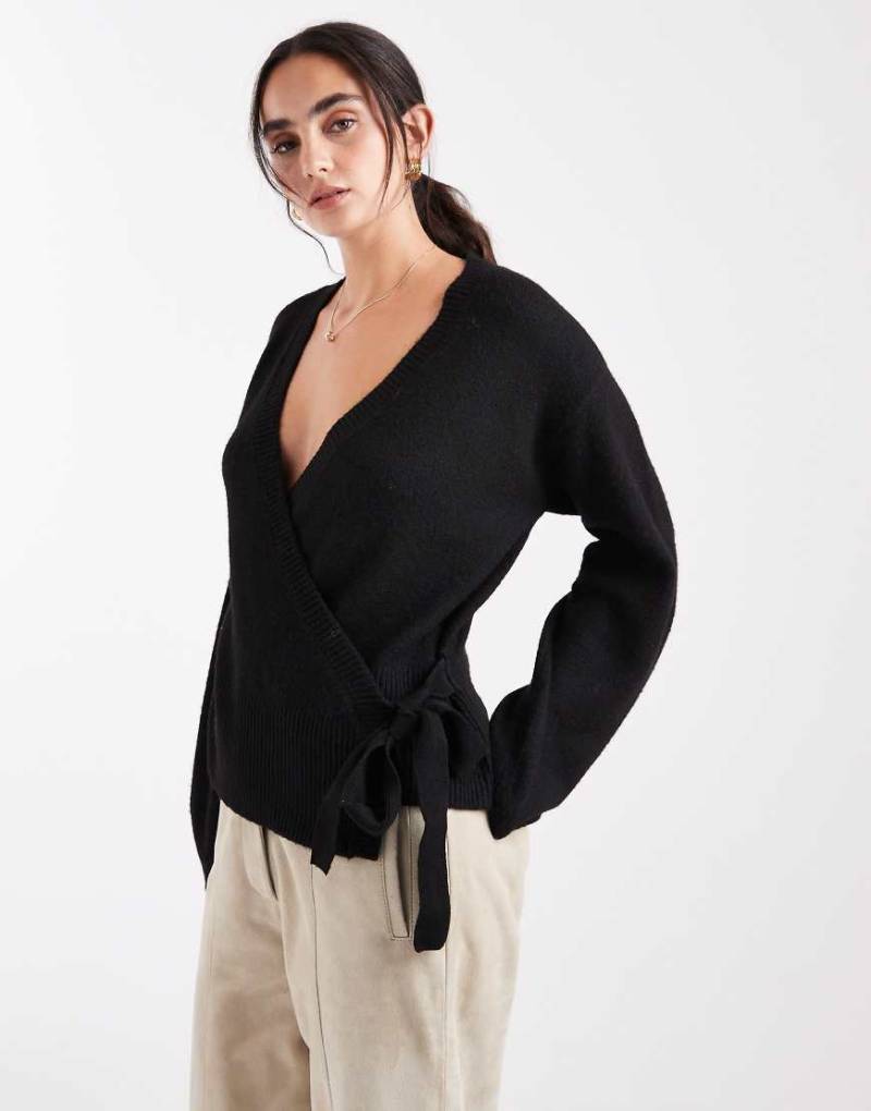 Pieces - Strickpullover in Schwarz mit seitlichen Bindebändern von Pieces