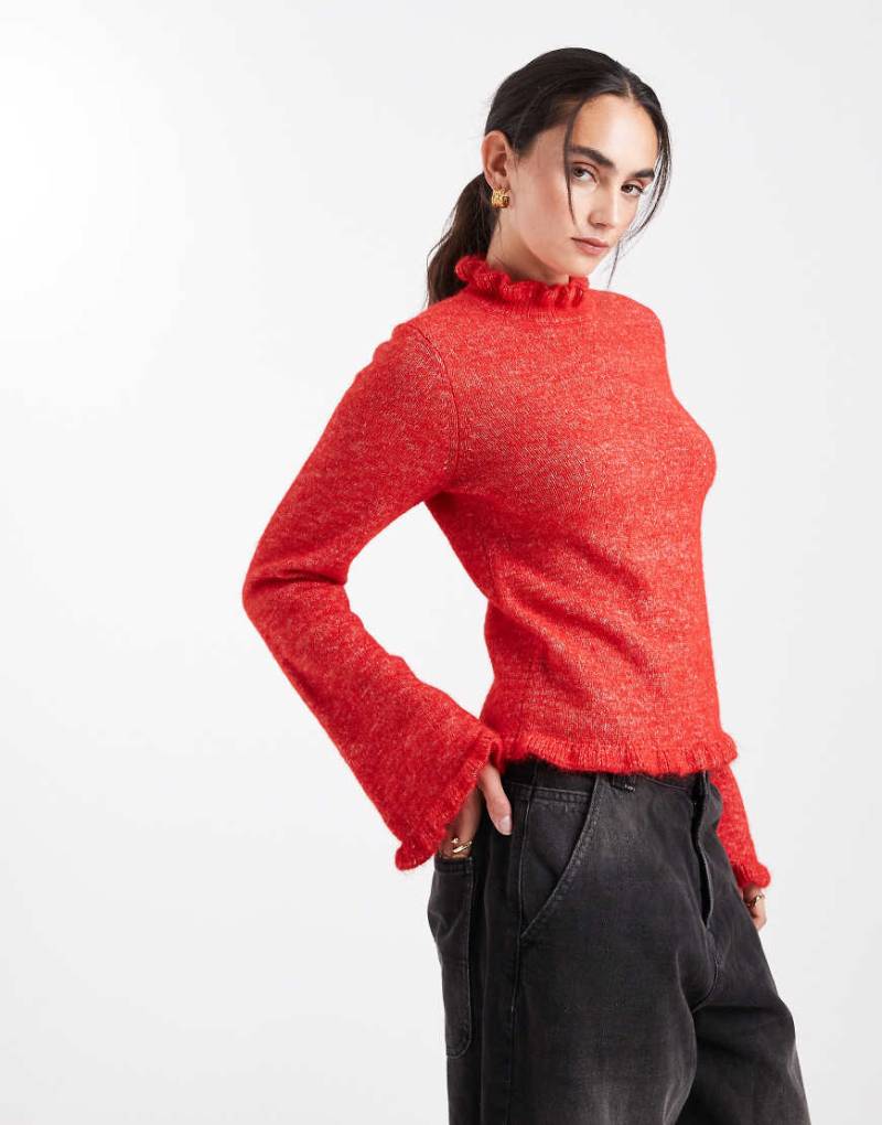 Pieces - Strickpullover in meliertem Rot mit Rüschenkragen von Pieces