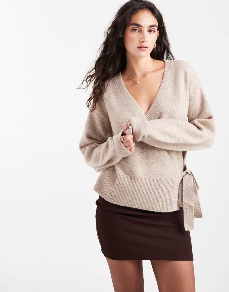 Pieces - Strickpullover in meliertem Taupe mit seitlichem Bindedetail-Neutral von Pieces