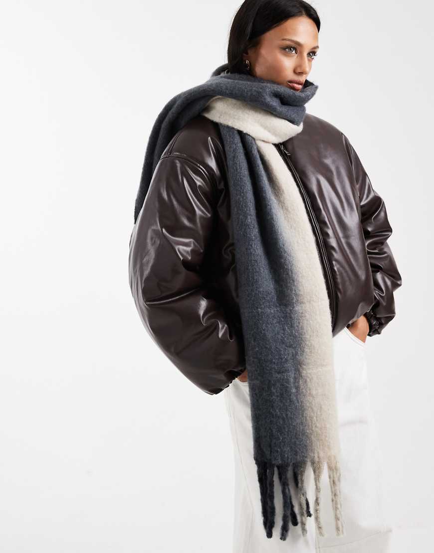 Pieces - Superweicher, gestreifter Fransenschal in Neutral gestreift von Pieces