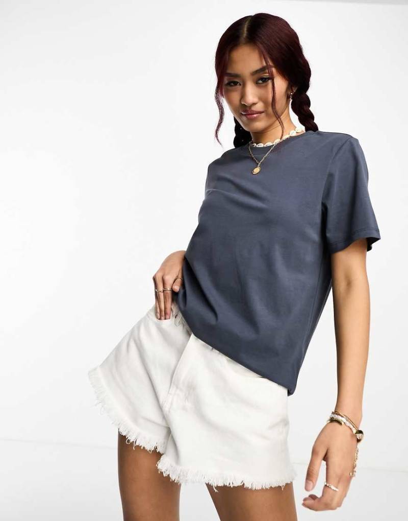 Pieces - T-Shirt in Schieferblau mit Boxy-Passform von Pieces