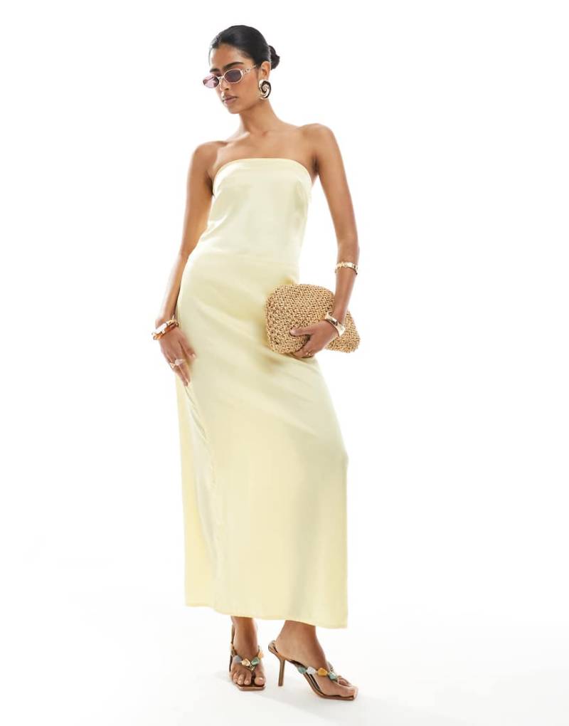 Pieces - Trägerloses Maxikleid aus Satin in blassem Bananengelb von Pieces