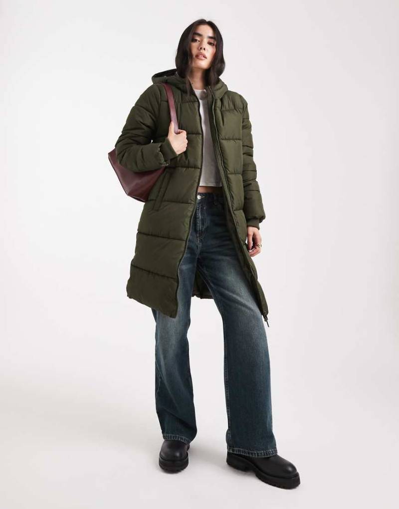 Pieces - Wattierter Longline-Mantel mit Kapuze in dunklem Khaki-Grün von Pieces