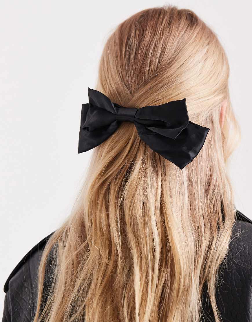 Pieces - Weihnachten - Haarspange mit schwarzer Satin-Schleife von Pieces