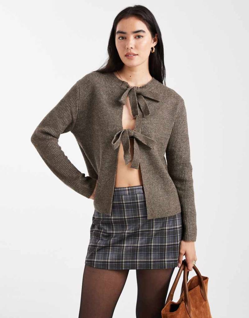 Pieces - Wendbare Strickjacke in Braun mit gebundener Vorderseite-Brown von Pieces