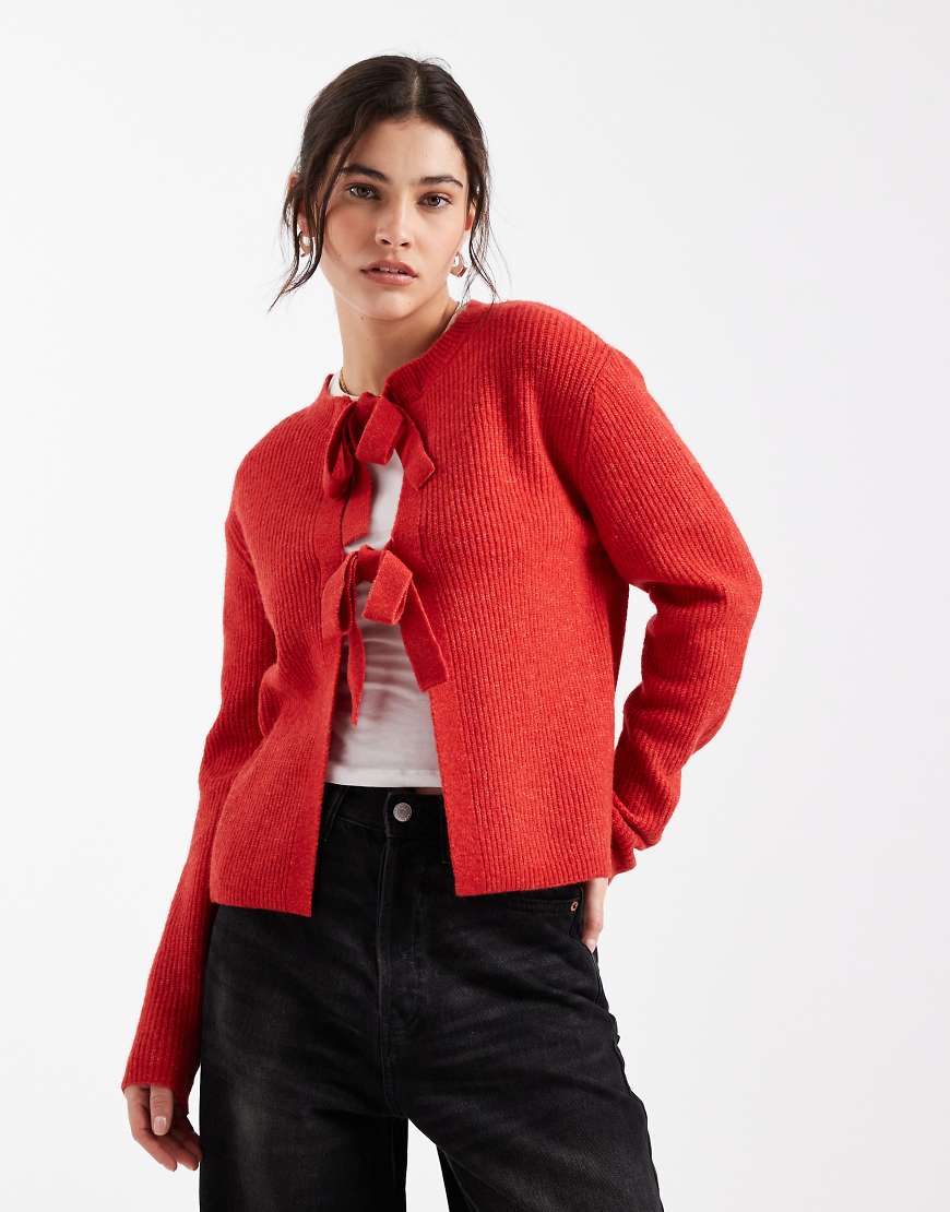 Pieces - Wendbare Strickjacke in Rot mit gebundener Vorderseite von Pieces